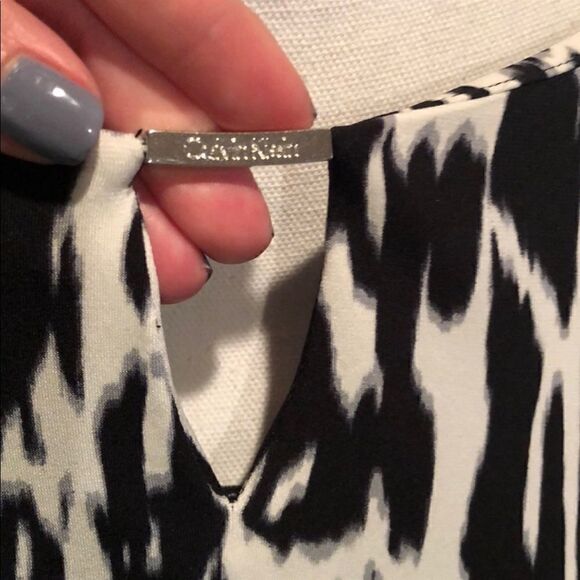 Calvin Klein Animal Zebra Print Key Hole Blouse Size 2X - Picture 6 of 7
